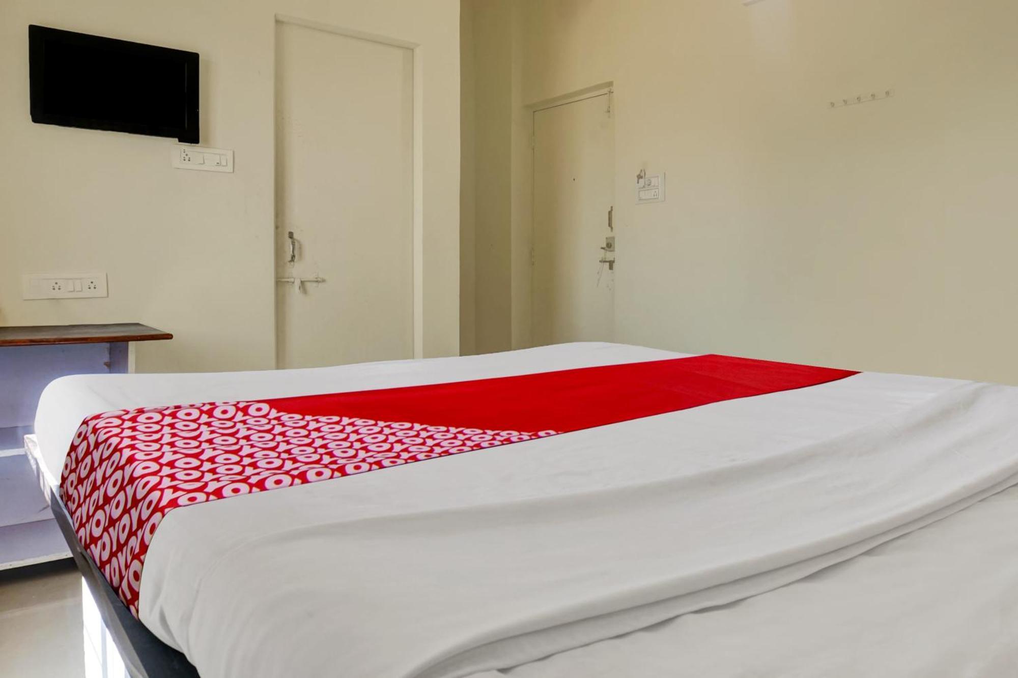 Hotel O Happy Homely Stay Sasvad Exteriör bild